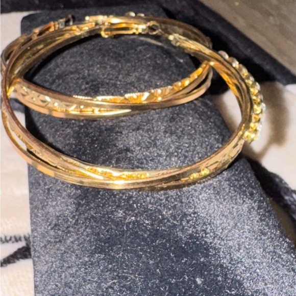 Stunning Gold-Tone Crystal Hoop Earrings - Elegant & Eye-Catching - Picture 6 of 14